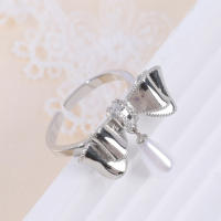 Encanto Anillo de aleación con forma de lazo y perlas de imitación para mujer,
anillos grandes elegantes de cristal para fiesta de boda, joyería Simple de moda, regalo para niñas - details 1