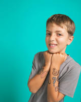 Clementoni Crazy Chic - My Tattoo Lab, Juegos creativos para niños de 6+ años, kit para crear tatuajes temporales personalizados, colores brillantes, plantillas y accesorios, 18260 - details 4