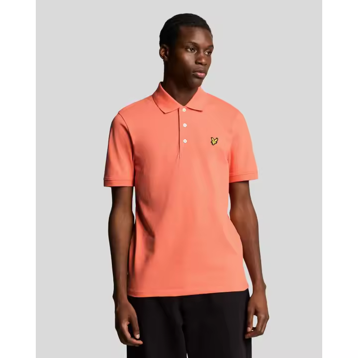 LYLE & SCOTT - Polo liso para hombre en color coral de Lyle & Scott - 1