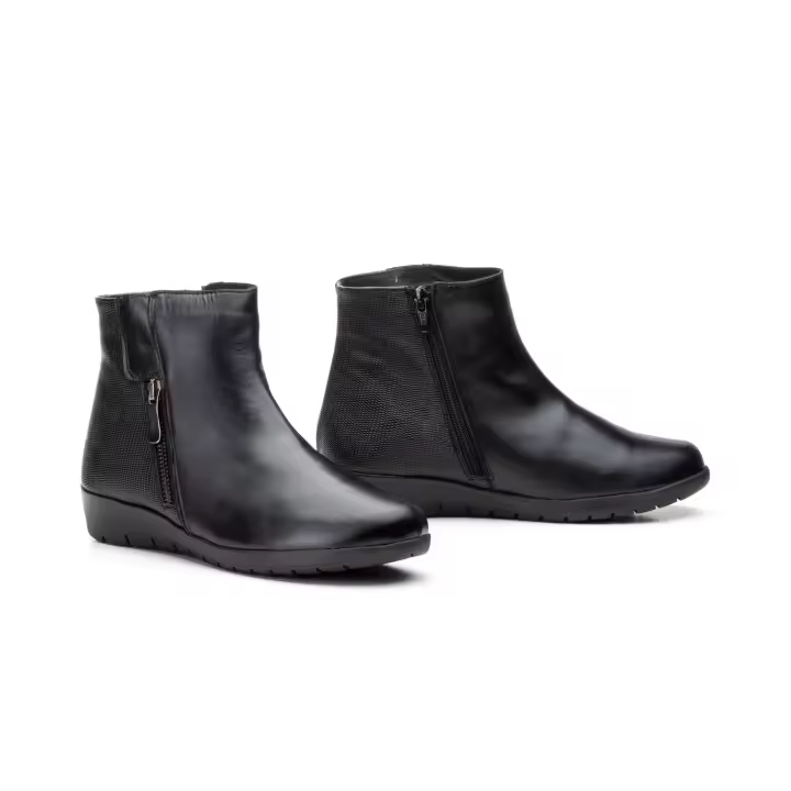 Mº7740 NEGRO  Hecho en España Botín Mujer Piel NEGRA Grabado Cuña Numeración: 35-42 Marca: JAM Color: NEGRO BOTIN PIEL MUY COMODO CIERRE DE CREMALLERA BOTIN MODERNO SUELA CUÑA BAJA ELEGANTE Y COMODO - 1