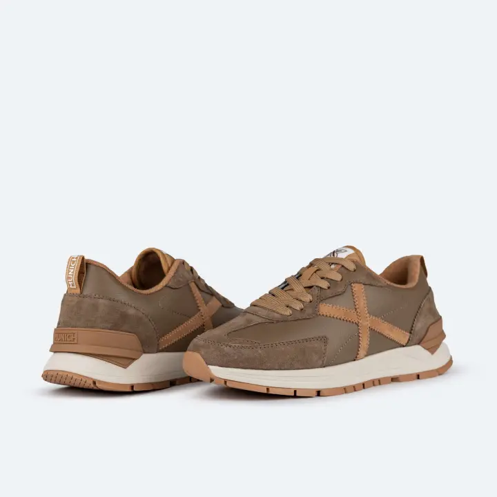 Zapatillas Munich Versatile 22 Marrón - Sneakers para hombres en color marrón. - 1