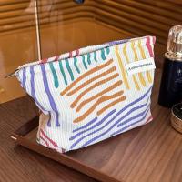 Bolso De Maquillaje Para Mujer En Terciopelo Estampado De Rayas Clásicas Organizador De Belleza De Viaje Estuche De Cosméticos Unisex - details 3