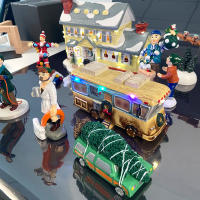 Adorno De Navidad Venta De Pueblos Iluminados Estilo Casa Griswold Para Decoraciones De Vacaciones Y Navidad Figura De Resina - details 4