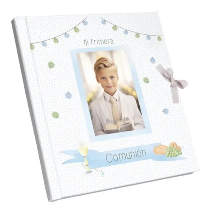 Álbum de Mi Primera Comunión  Recuerdo Especial con 44 Páginas a Todo Color  Espacios para Fotos y Anécdotas  Tapa Dura y Estuche de Regalo  Medidas 34 x 30  Personalizable con Foto, presentacion  esmerada para regalo  en estuche editorial  Arguval - 1