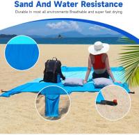 Manta de Playa de gran tamaño, Tapete impermeable y duradero, equipado con bolsas de Arena a prueba de viento y 4 Esquinas con estacas para Fijación al suelo - details 1