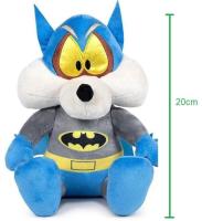 FAMOSA - Looney Tunes - Willy el coyote como Batman - Peluche 100 aniversario Warner Bross - Textura Suave - Producto oficial - Regalo ideal para fans y niños de cualquier edad - details 1