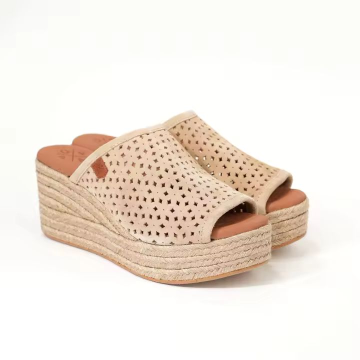 Popa - Cuña Baja Mujer Arenita Beige Piel Perforada Planta Acolchada - 1