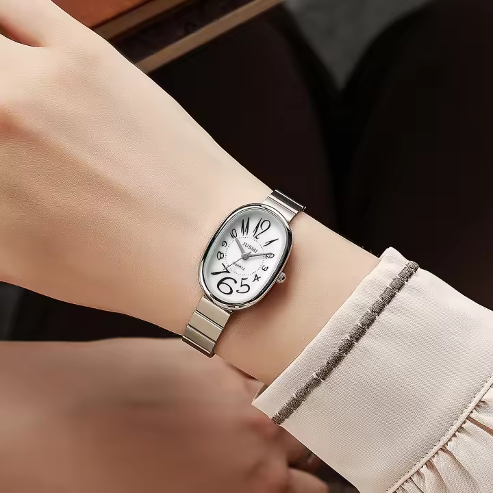 Reloj De Pulsera De Cuarzo Para Mujeres Con Dial Ovalado De Escala Numérica Árabe Estilo Bambú Y Correa De Acero Resistente a La Humedad - 1