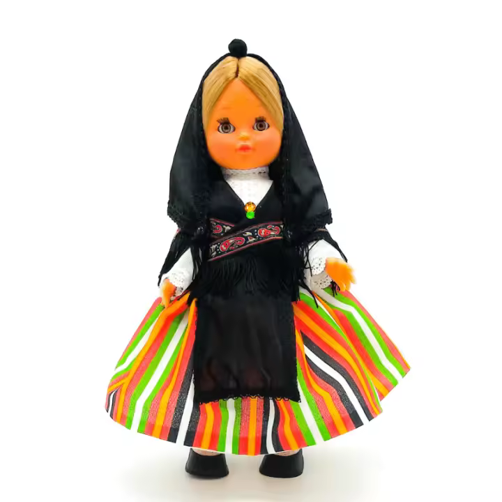 Muñeca regional Aranesa Folk Artesanía original colección 35 cm.vestido típico Valle de Arán, fabricada en España - 1