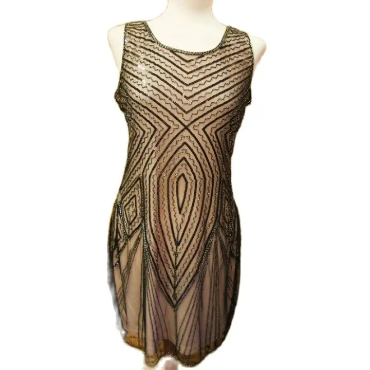 Sin marca Vestido de fiesta con base beige,adornos de pedrería negras, corto, sin manga, con cremallera,  talla L - 1
