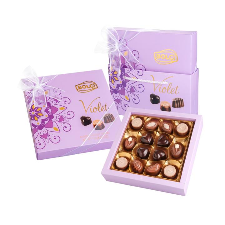Bombones Violet de Bolçi praliné de chocolates surtidos, 130 gr. de peso con bolsa de regalo a juego - ¡Delicioso surtido de chocolates de leche, blanco y negro! El estuche que lo contiene es espectacular y quedarás muy bien si lo regalas a tus amigos
