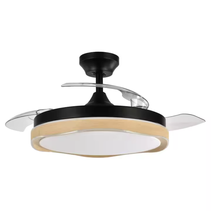 Ventilador de techo BLONDI en color NEGRO/MADERA con tres aspas DESPLEGABLES muy resistentes. Realizado en metal, ABS y policarbonato. De diseño moderno, original y elegante. Tiene seis velocidades ajustables. Tecnología LED integrada con una potencia 72w - 1