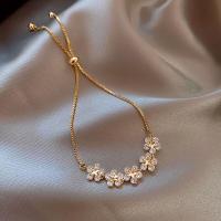 Pulsera De Moda Para Mujeres Con Diamantes Ajustable En Color Oro Con Encanto De Estrella Y Flor Joyería De Boda - details 3