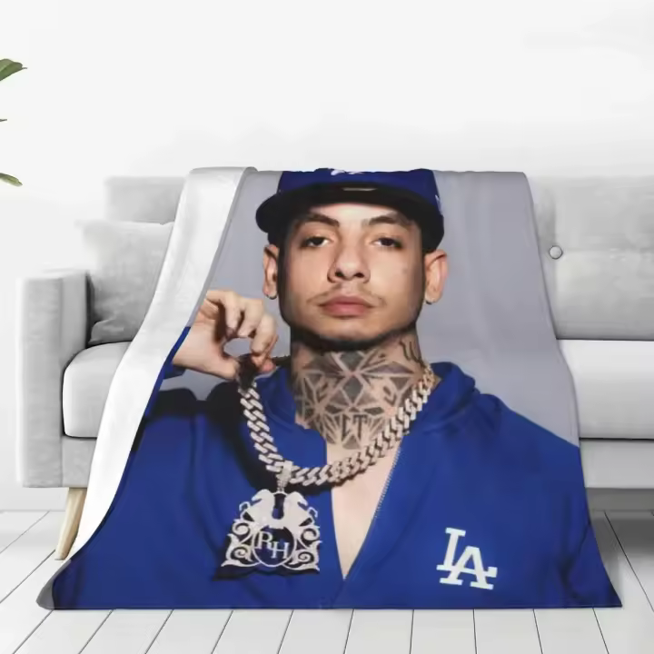 Manta De Viaje Azul Natanael Canos Músico Y Cantante Super Cálida De Pano Flannel Diseño Moderno Para Exteriores Y Dormitorios Regalo Para Adultos - 1