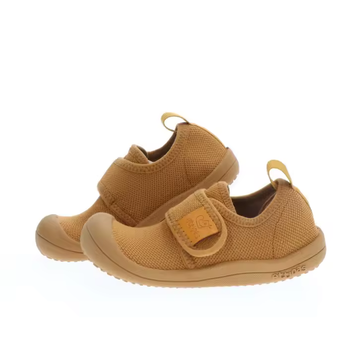 Deportivas respetuosas Skin mostaza de ATTIPAS - 1