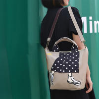 Mochila De Hombro Casual De Nylon Impermeable Con Aplicaciones De Bordado De Dibujos Animados Bolsa De Mano Con Correa Ajustable Y Desmontable Para Mujeres Estilo De Moda - details 2