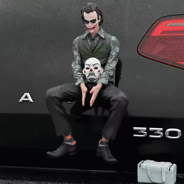 Figura De Acción 30cm Joker Postura Sentada PVC Adorno Exterior Para Coche Regalo De Juguetes Y Accesorios De Comedia Cloung - 1