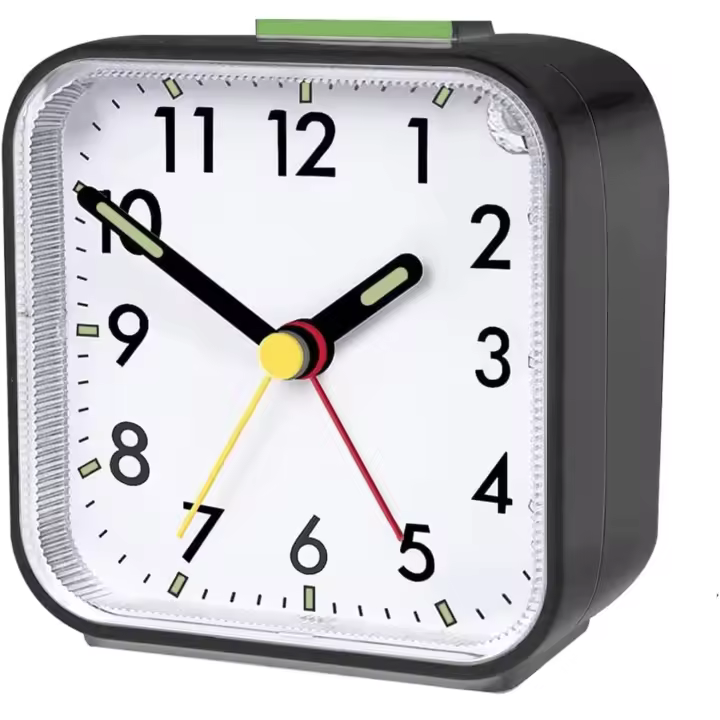 Despertador analógico sin tictac con luz y función de repetición y botón superior, alarma fuerte, despertador silencioso, funciona con pilas, despertador para niños, despertador portátil, estilo sencillo, color negro - 1