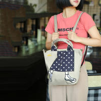 Mochila De Hombro Casual De Nylon Impermeable Con Aplicaciones De Bordado De Dibujos Animados Bolsa De Mano Con Correa Ajustable Y Desmontable Para Mujeres Estilo De Moda - details 4