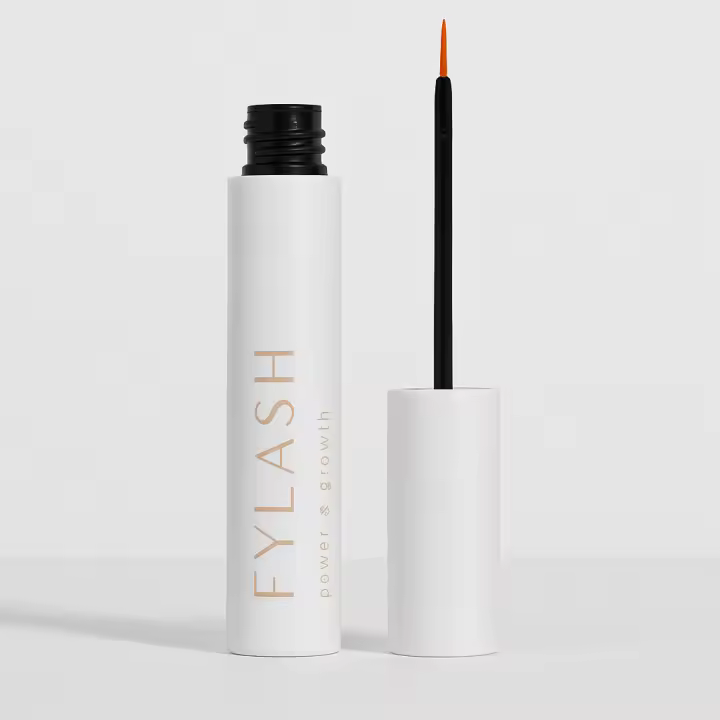 FYLASH Sérum Pestañas 5ml (Tratamiento 4 Meses) - Crecimiento y Fortaleza Natural Sin Prostaglandinas ni Parabenos   Pack Completo con Ritual, Guías Nutricionales y Seguimiento  Con Péptidos Bioactivos y Extractos Naturales  Vegano Cruelty free - 1