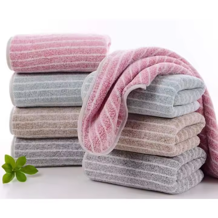Juego Toallas Terciopelo de Coral 1 Toalla de Baño de 70x140cm Y 2 Toallas de Manos de 35x75cm, Eleva Tú Experiencia with Estilo y riego Incomparable baño (Gris) - 1
