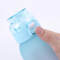 Botella De Deporte Con Fragancia 1000ML a Prueba De Fugas Con 7 Cubos De Sabor Portátil Para Camping Y Fitness Color Azul Morado Negro Y Blanco - details 12