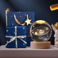 Lámpara De Noche De Cristal 6cm Con Engrado Por Láser Sfera De Vidrio Decoración De Escritorio Para Regalo De Cumpleaños Base De Madera USB - details 9