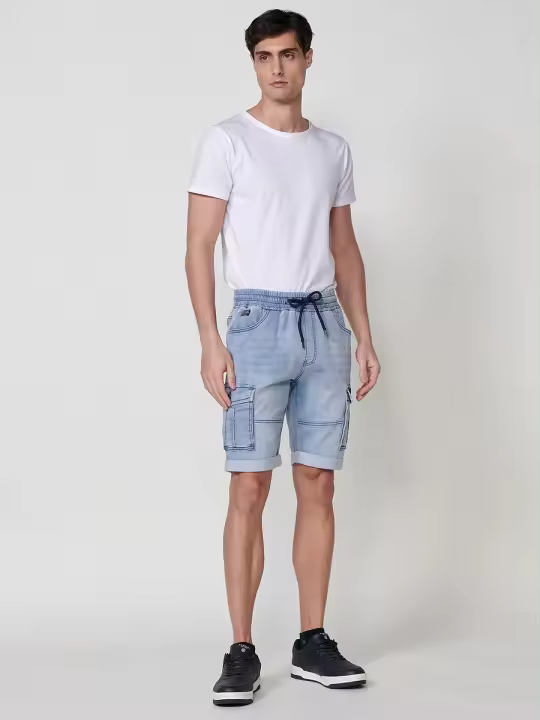 Koroshi Bermuda Jogger Cargo en Knit Denim Elástico con Efecto Lavado en Color Azul Claro para Hombre - 1