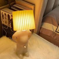 Lámpara De Mesa Creativa Con Diseño De Niño Malicioso Luz De Lectura LED Única Para Dormitorio Luz Nocturna Regalo Para Niños - details 3