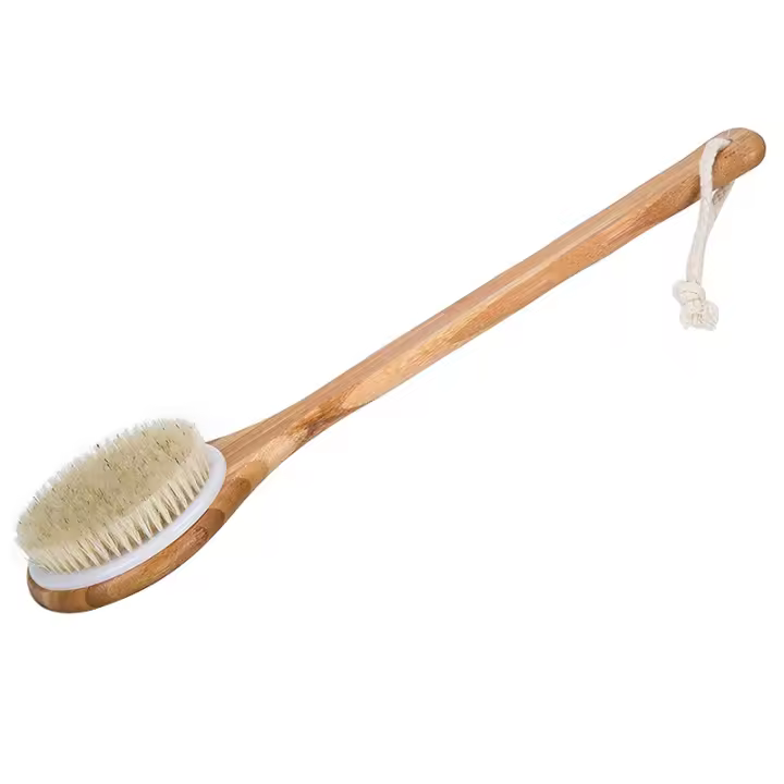El mejor cepillo corporal seco para baño, depurador de espalda de ducha con cerdas de jabalí naturales, mango largo para celulitis, exfoliación, desintoxicación - 1