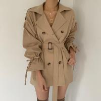 REALEFT Nueva Trencha De Mujer Marrón Gris Minimalista Otoño Invierno Con Cinturones Cuello En V Doble Botón Manga Flared Abierta Por Encima - details 0