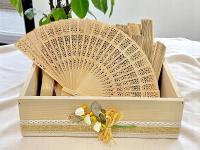 Lote de 50 abanicos de madera de sándalo de 20 cm en caja de madera decorada - regalos para invitados de boda, comuniones, bautizos, aniversarios, Detalles de boda y regalos de celebración para eventos - details 3
