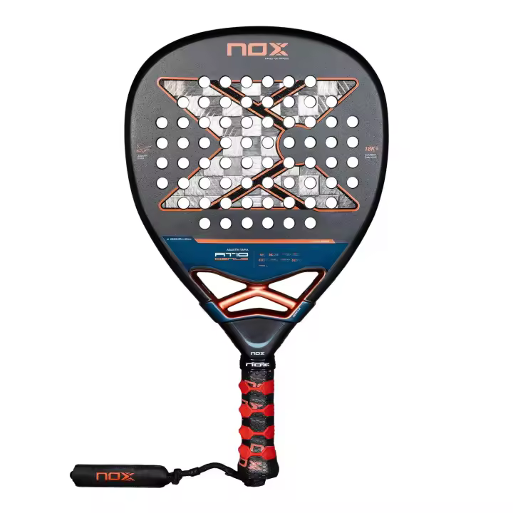 Pala de padel NOX AT10 GENIUS ATTACK 18K ALUM BY AGUSTIN TAPIA 2025 - La Nox AT10 Genius Attack 18K Alum combina potencia y control - 1