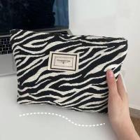 Bolsa de Cosméticos de Lona Neceser de Lona para Cosméticos con Estampados de Cebra Gran Capacidad, Adecuado para Viajes y Almacenamiento de Mujeres, Holidays and Everyday Life., Negro y Blanco - details 2
