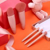 5 piezas de juego de brochas de maquillaje mini con espejo y estuche, herramientas de belleza profesional, brochas de pelo suave de fibra para polvo y sombra de ojos, regalo de favor de plástico portátil - details 4