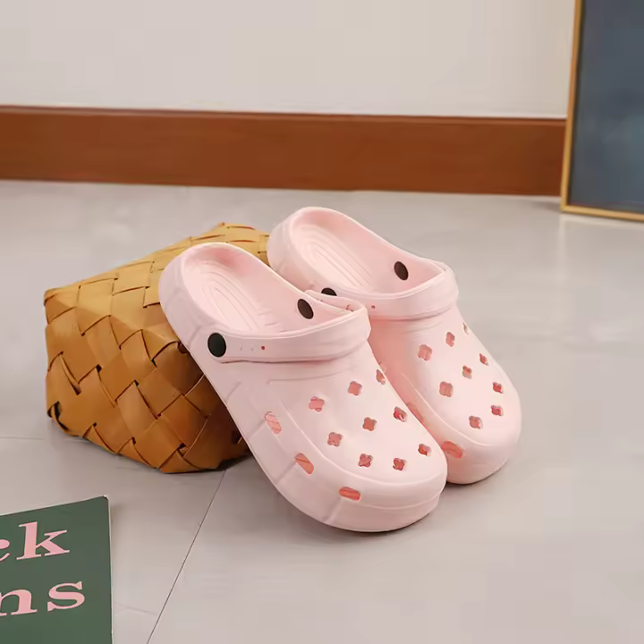 Nuevos Sandalias De Jardín Para Hombres Y Mujeres Verano 2024 Pantuflas De Baño Con Suela Suave Impermeables Y Moda Para Uso Exterior - 1