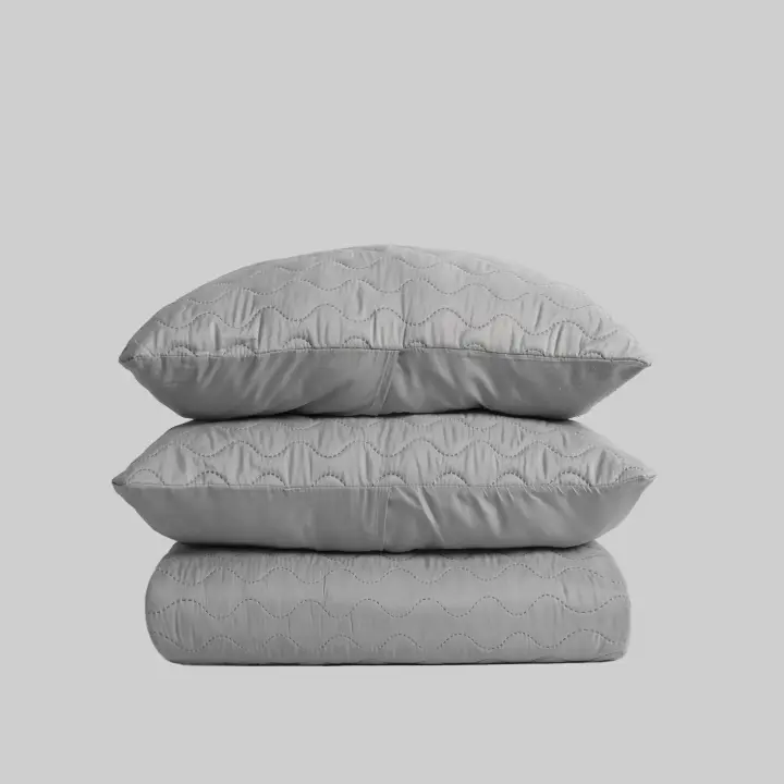 Llartextil Colcha Microfibra Karamelo Yanel Gris con Peso Medio y Fabricación Ética - 1
