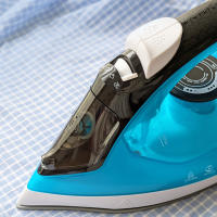 MAGEFESA SAIL Plancha de Vapor de Suela Cerámica de 2400W y Capacidad de 320 ml, Funciones Antical, Autolimpieza y Antigoteo - details 1
