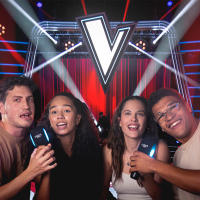 Vieta Pro Karaoke Party de La Voz, micrófono con altavoz. Con opción true wireless, para que puedas conectar dos micrófonos a un mismo dispositivo. - details 0