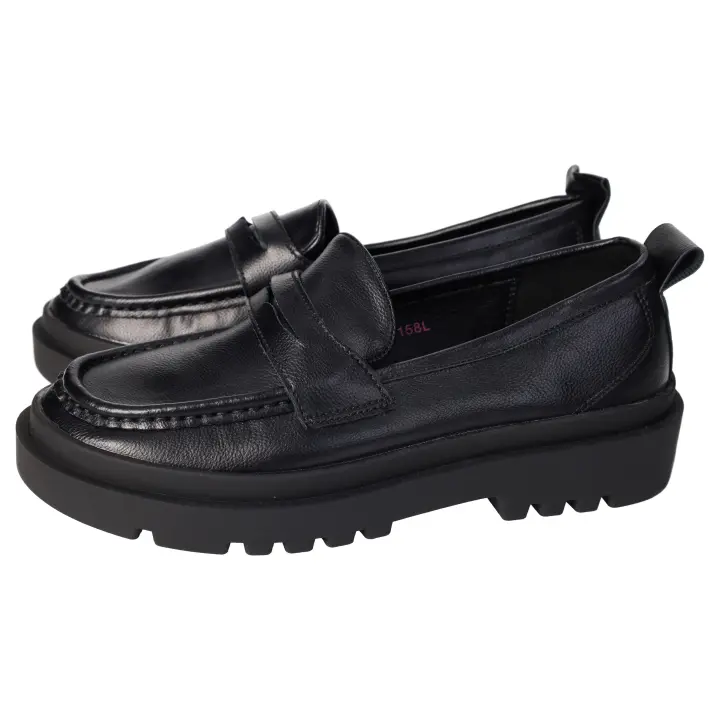 Manoletinas marca ZAPATOP para niña en color negro. Mocasines para niñas en color negro, diseño de antifaz. Mocasin con un poco de plataforma moderno y casual - 1