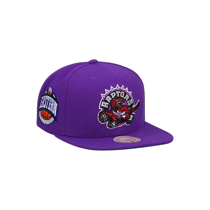 Gorra Mitchell & Ness Morada Toronto Rapstors Conference Side Patch Snapbac - 1
