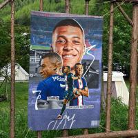 Bandeera De Pared Para Decoración Del Hogar Con Dibujo De Mbappe Superestrella Del Fútbol Flag Polyester Tamaño Variado - details 3