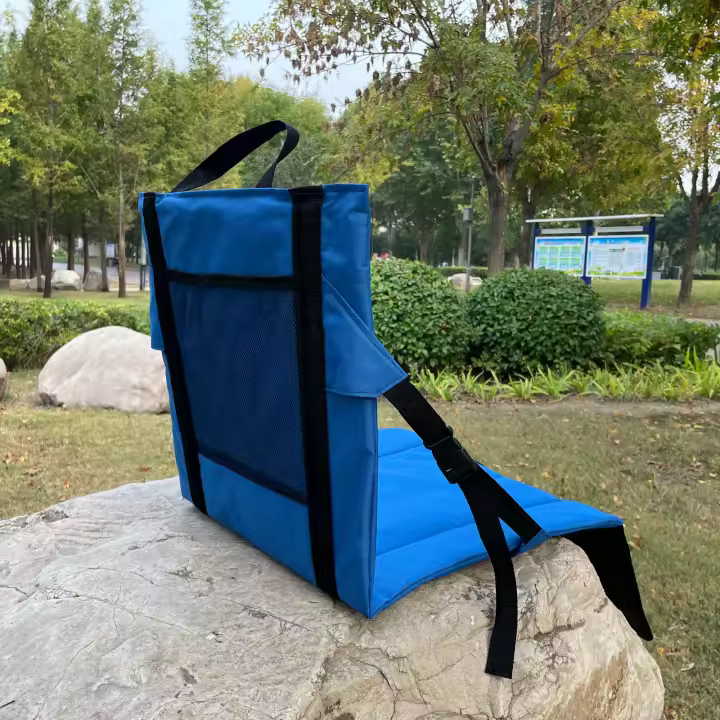 Cojín para acampar al aire libre con dobladillo de almacenamiento, tapete de picnic plegable, cojín para silla de playa y estadio - 1
