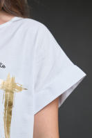 Camiseta Focus de Anabel Lee. "ENFÓCATE. En solo lo que es importante."     -Camiseta de corte recto, manga corta y cuello redondo. - details 5