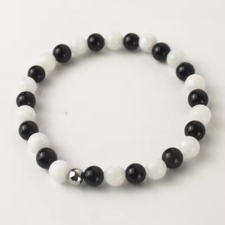AuraViva - Pulsera de Cuarzo Blanco y Ónix Negro – Equilibrio y Protección (16-17 cm) - 1