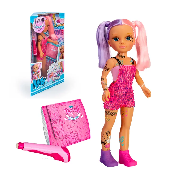 Nancy - Cada día un Tattoo, muñeca con tatuajes de pegatina impermeables temporales para jugar con ella y decorarla, hasta 365 tatus tipo calcomanía diferentes, para niños y niñas, Famosa (700017335) - 1