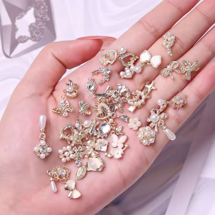 50Pc Aleatorios Lujo Artículos De Uñas Dangle Joyería (Corazón Lazo) Estilo Mixto 3D Charms Tassel Diseño De Aleación Adornos Para Uñas - 1