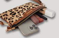 Cartera de Mano IULIUS con Estampado Cebra en Pelo Natural – Cuero Genuino | Elegancia salvaje y funcionalidad en un accesorio único - details 3