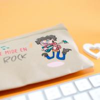 YOSIQUESE Estuche solidario  Modelo: Mi nivel de energía se mide en decibelios de rock  Productos y regalos solidarios hechos por personas con discapacidad - details 2