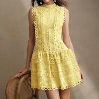 Vestido Mini De Encaje Con Agujeros Huecos Para Mujer Cuello Erguido Sin Mangas Cintura Alta Spliced Botones Estilo Vintage - details 16